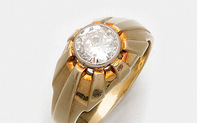 Men's ring with diamond solitaire