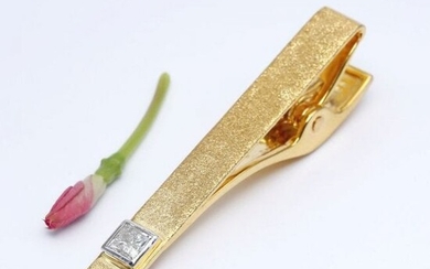 IGI Cert. 14 K / 585 Yellow Gold & Diamond Tie Pin