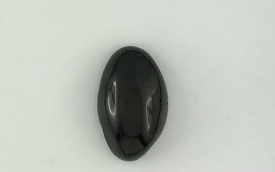 Important garnet cabochon of about 335 cts. (chips)