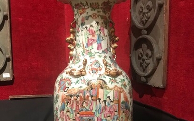 Important vase en porcelaine de Canton à... - Lot 46 - Coutau-Bégarie