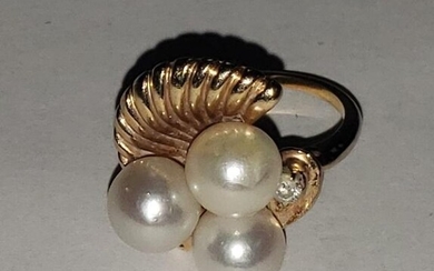 LADY'S 14K GOLD PEARL RING