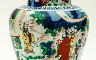 LARGE CHINESE PORCELAIN VASE SHOWING A FIGURAL SCENERY