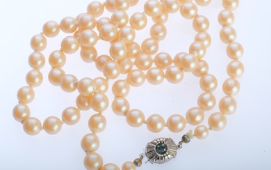Long pearl necklace, cream-coloured pearls, clasp silver 835 and set with blue stone and diamonds