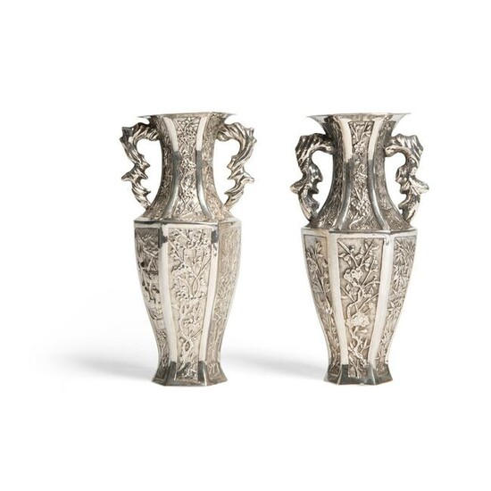 PAIR OF EXPORT SILVER BALUSTER VASES QING DYNASTY, LUEN