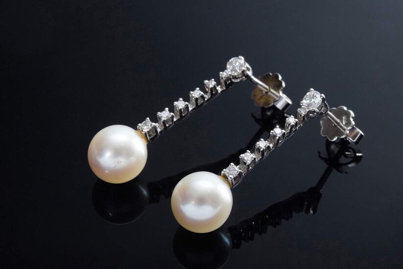 Pair of classic WG 750 earrings, each with a cultured pearl (Ø 8,8mm) and diamonds in brilliant and octagonal cut (together approx. 0.30ct/VSI/W-TCR), 4,8g, l. 3cm
