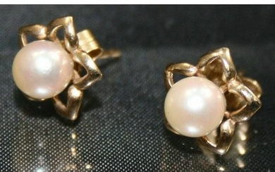 Pearl 9ct Gold Flower Ear Studs