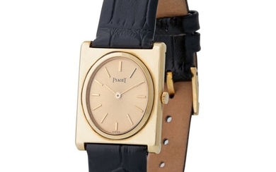 Piaget. Thin and Impressive Tank-shape Wristwatch in Yellow Gold, Reference 9136, With Oval Bezel and Champagne Dial