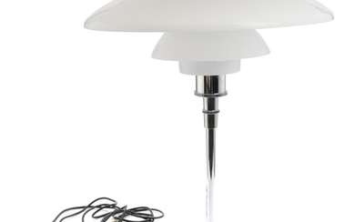 Poul Henningsen: “PH 4½-3½”. A chromium-plated brass and steel table lamp, white three-layer opal glass shades. H. 55. Diam. 45 cm.