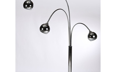 REGGIANI Goffredo. LAMPADAIRE Muguet en métal chromé à 3 lumières boules. Socle en marbre blanc....