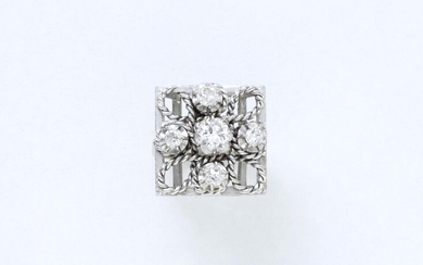 Ring in 750 white gold and 850 platinum openworked thousandths, the square plate dressed with antique cut diamonds in claw setting in a twisted rope decoration. French work circa 1935/40.