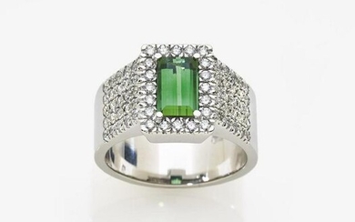 Ring with tourmaline and brilliants
