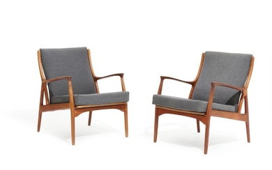 S. A. Andersen: A pair of teak easy chairs, upholstered with grey fabric. Manufactured by Horsnæs Møbelfabrik. (2)