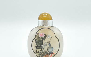 SNUFF BOTTLE, ANTIQUE PATTERNS, GLASS, 20TH CENTURY, CHINA, HEIGHT CA. 9 CM.