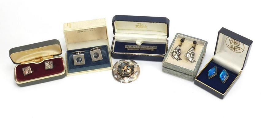 Silver jewellery comprising three pairs of cufflinks