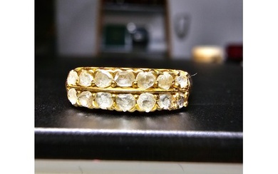 Stunning hallmarked 18ct yellow gold diamond ring featuring ...