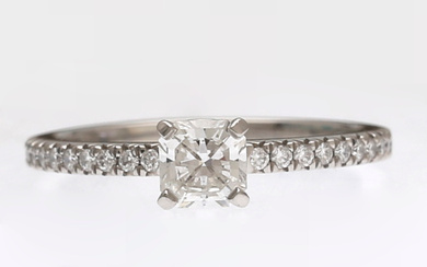 TIFFANY & CO. Solitaire ring with certificate.