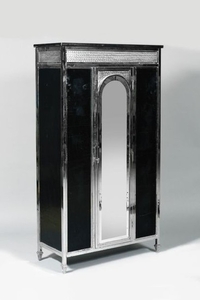 TRAVAIL DES ANNEES 1920 Cabinet en métal chromé à …