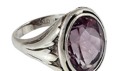 The Kalo Shop ladies ring with foliate accents