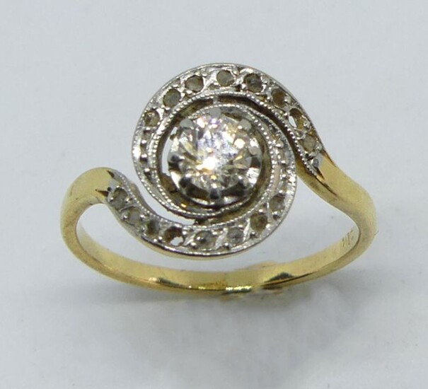 Two-gold tourbillon ring, set with a central diamond, surrounded by roses (some missing). Gross weight 3.1 g