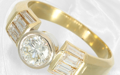 Valuable goldsmith's ring with beautiful half carat and trapeze/baguette diamonds, 18K gold