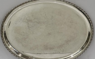 Vassoio ovale in argento liscio con bordo godronato ( cm...