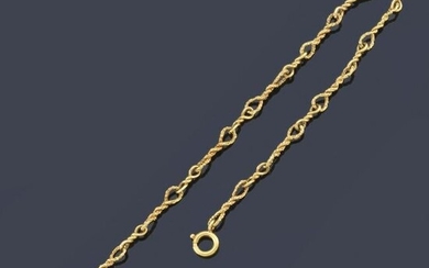 Watch chain 18K yellow gold with wound links.