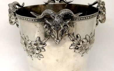 Wine cooler, Wonderful bucket (1) - Silver - Europe - Mid 19th century