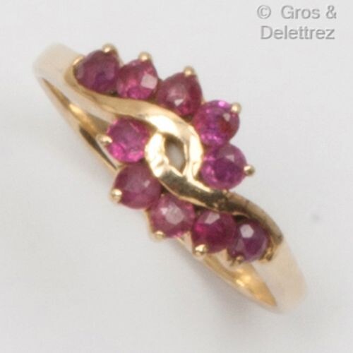 Yellow gold ring (14K), decorated with rubies. Finger size: 51....
