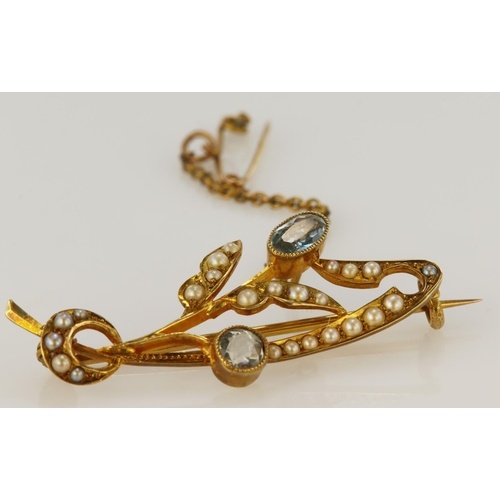 Yellow gold (tests 15ct) antique brooch, set with aquamarine...