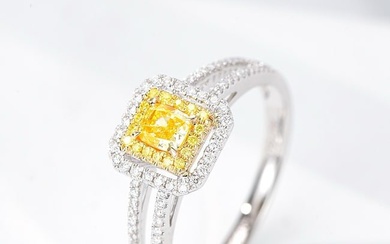 14K GOLD 0.39 CTW NATURAL YELLOW DIAMOND & DIAMOND RING
