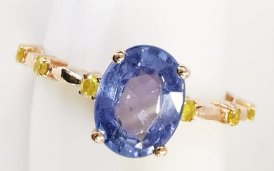 1.72 ct blue sapphire & 0.12 ct fancy vivid yellow diamonds designer ring - 14 kt. Pink gold - Ring Sapphire - Diamonds, AIG Certified No Reserve