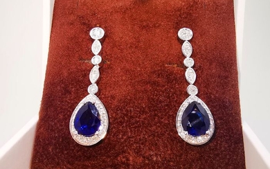 18 kt. White gold - Earrings - 6.13 ct Sapphire - Diamonds