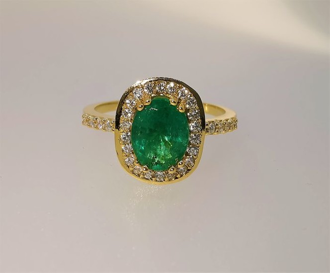 18 kt. Yellow gold - Ring - 1.28 ct Emerald - Diamonds