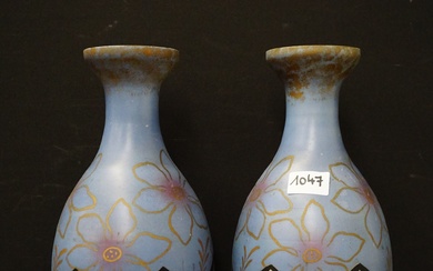 2 vases Art Déco en opaline - Ca.1930 - Decor 7133 - H : 36...