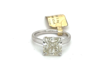 4.13CT DIAMOND RING in 18CT GOLD (3.50g)