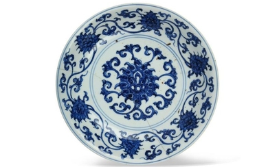 A CHINESE BLUE AND WHITE 'LOTUS' DISH.