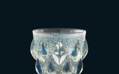 'Rampillon' No.991, a Lalique opalescent glass vase...