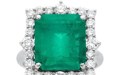 55247: Colombian Emerald, Diamond, White Gold Ring Sto