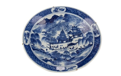 A 19TH CENTURY CHINESE BLUE AND WHITE CHARGER