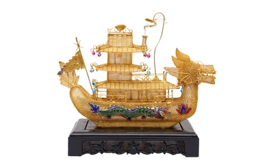 A CHINESE SILVER-GILT FILIGREE AND ENAMEL 'DRAGON' BOAT 二十世紀 銀鎏金龍船
