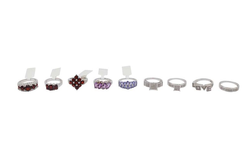 A COLLECTION OF COSTUME JEWELLERY RINGS