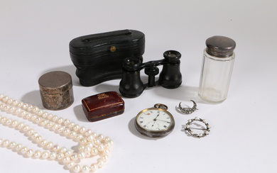 A COLLECTION OF COSTUME JEWELLERY.