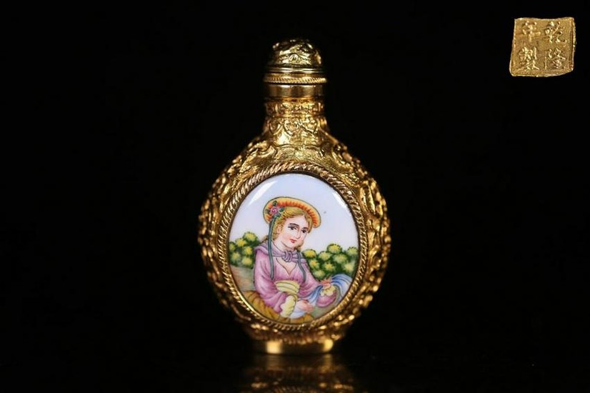 A GILT BRONZE SNUFF BOTTLE DECORATED WITH ENAMELED