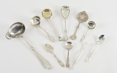 A GROUP OF PLATED FLATWARE (10)