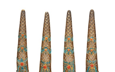 A GROUP OF SILVER-GILT INLAID GEMSTONES NAIL COVERS