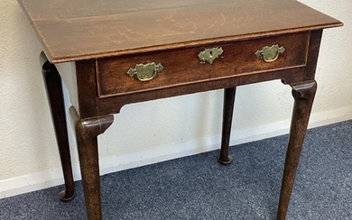 A Georgian oak single drawer side table. Est. £50 - £80.
