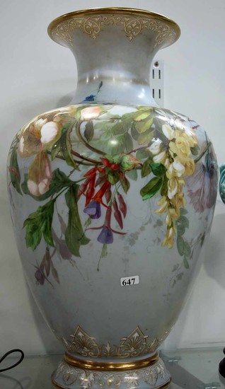 A LARGE 20th CENTURY FRENCH GLASS VASE