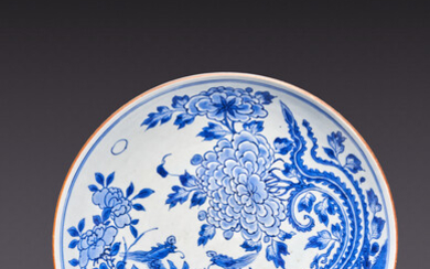 A LARGE CHINESE BLUE AND WHITE 'PHOENIX' DISH