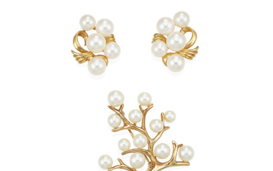 A PAIR OF GOLD AND CULTURED PEARL EARRINGS AND BROOCH...