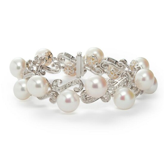 A South Sea pearl, diamond and eighteen karat white
